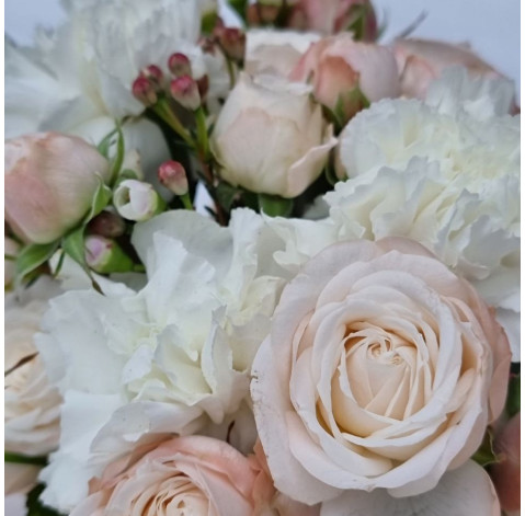 Квіткова композиція Снігова казка 3 доставка квітів