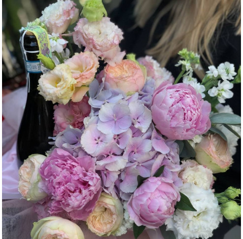 Flower arrangement with Bubble drink 3 Flower delivery