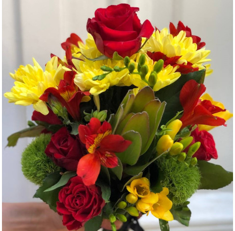 Bouquet for laying with chrysanthemum and rose 4 Flower delivery