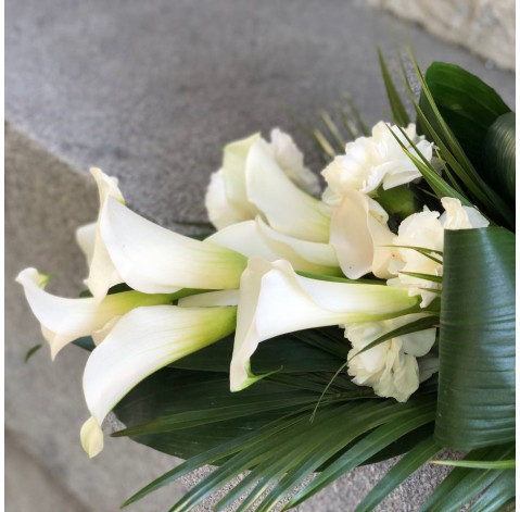 Траурний букет з калами та гвоздиками 5 доставка квітів