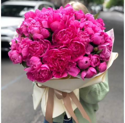 Букет 41 півонія 3 доставка квітів