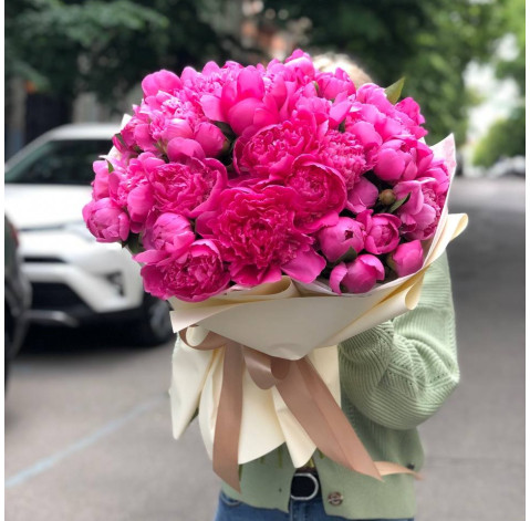 Букет 41 півонія 2 доставка квітів