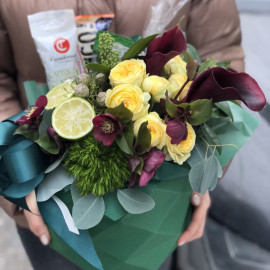 Квіткова композиція з сиром та ковбасою доставка квітів