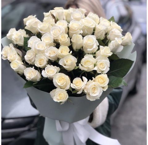 Букет 51 троянда Білуга 2 доставка квітів