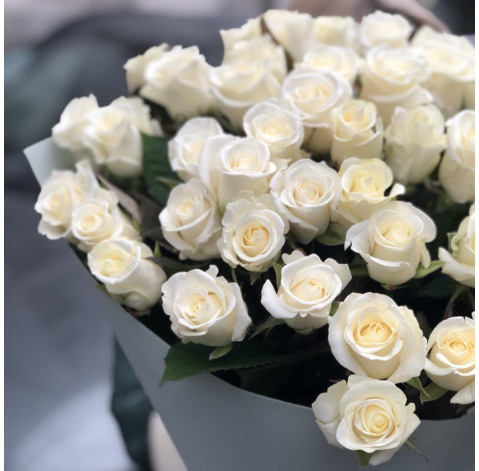 Букет 51 троянда Білуга 4 доставка квітів