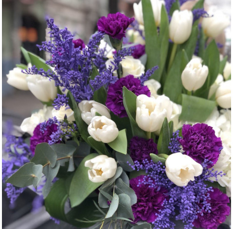 Квіткова композиція Промені фіолету 3 доставка квітів
