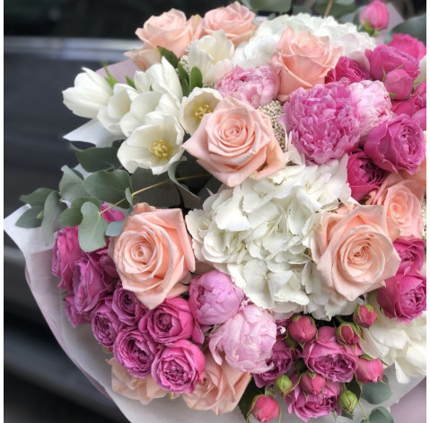 Bouquet Lightness of a hug 4 Flower delivery