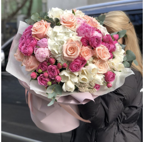 Bouquet Lightness of a hug 1 Flower delivery