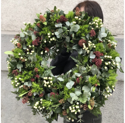 Круглий вінок із зелені 2 доставка квітів