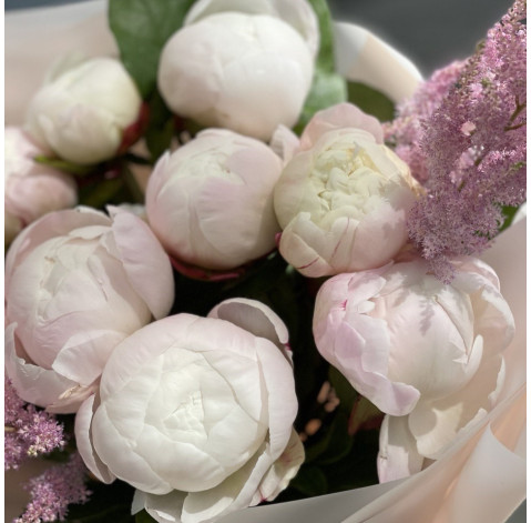 Букет 9 півоній 4 доставка квітів