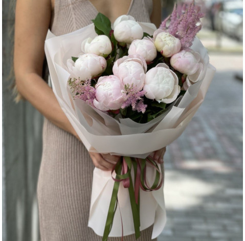 Букет 9 півоній 2 доставка квітів