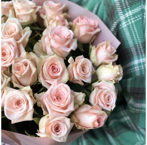 Букет 23 троянди Кімберлі 3 доставка квітів