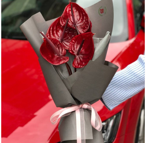 Букет 5 антуріумів 2 доставка квітів