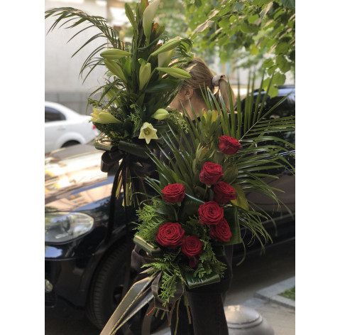 Траурний букет червоний 4 доставка квітів