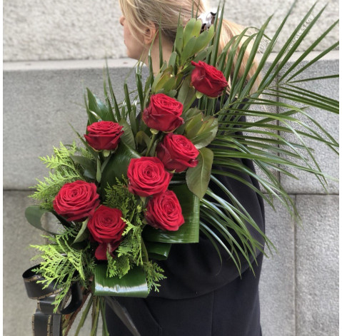Траурний букет червоний 1 доставка квітів