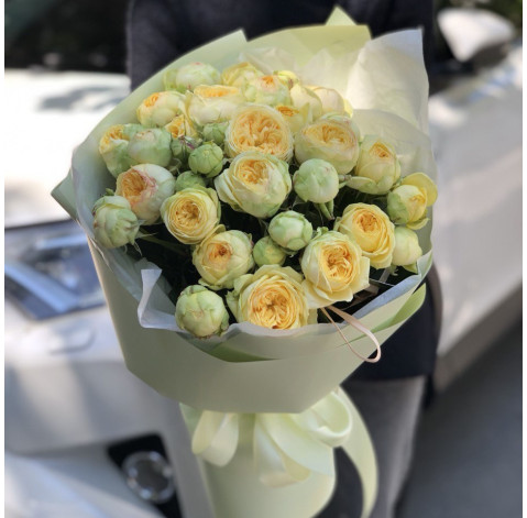 Букет 9 троянд Піоні Баблс 3 доставка квітів