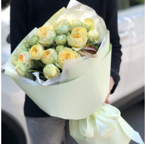 Букет 9 троянд Піоні Баблс 2 доставка квітів