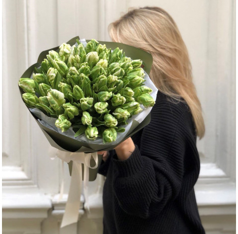 Букет 51 зелений тюльпан 2 доставка квітів