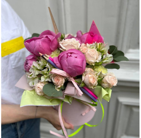 Квіткова композиція Шкільні штучки 3 доставка квітів