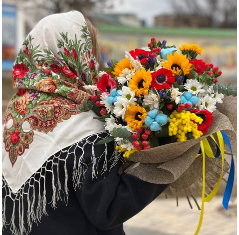 Bouquet Ukrainian 4 Flower delivery