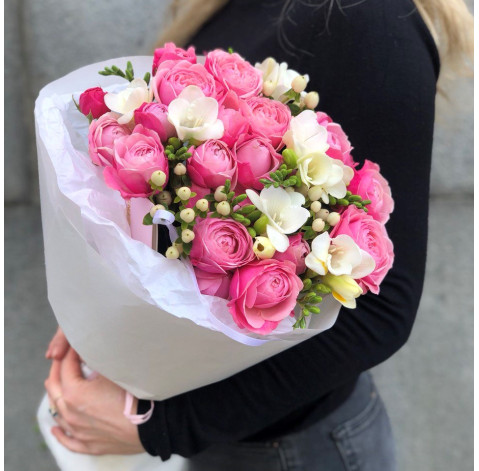 Букет Розы и фрезии 2 доставка цветов