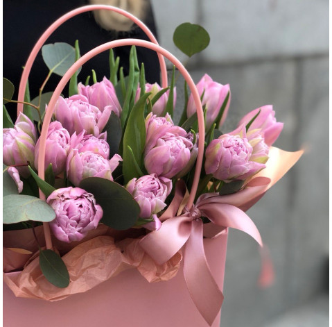 Квіткова композиція 21 ніжний тюльпан 3 доставка квітів