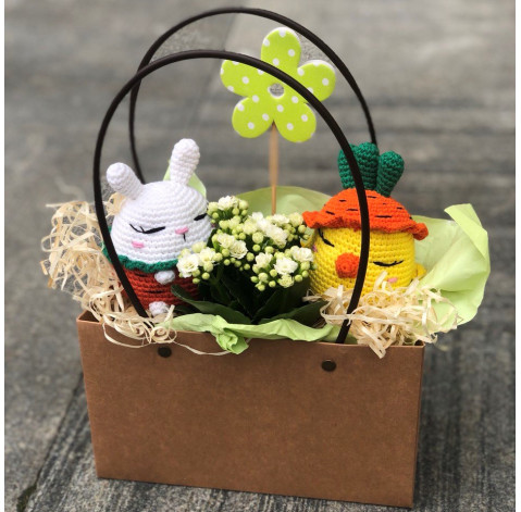 Easter composition Friends 2 Flower delivery