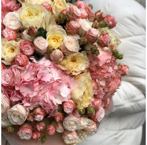 Букет Абрикосова ніжність 4 доставка квітів