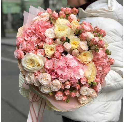 Букет Абрикосова ніжність 3 доставка квітів