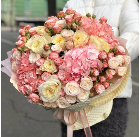 Букет Абрикосова ніжність 2 доставка квітів