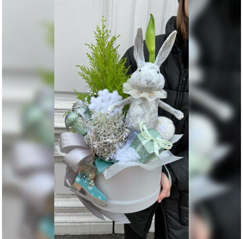 New Year's composition with amaryllis and conifers 1 Flower delivery