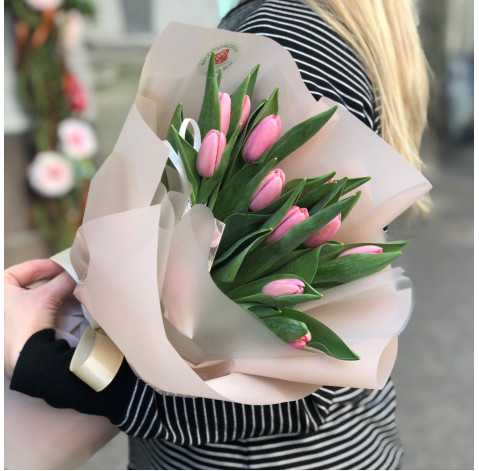 Букет 11 розовых тюльпанов доставка цветов Букет 11 розовых тюльпанов 2 доставка цветов
