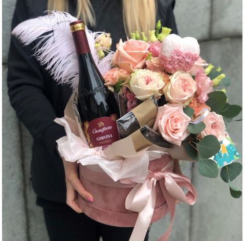 Flower arrangement with drink Delicious congratulations 2 Flower delivery