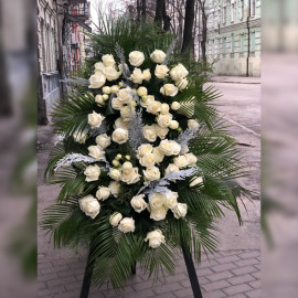 Вінок для покладання білий доставка квітів