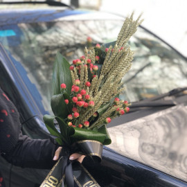Bouquet for laying with hypericum and spikelets Flower delivery Bouquet for laying with hypericum and spikelets Flower delivery