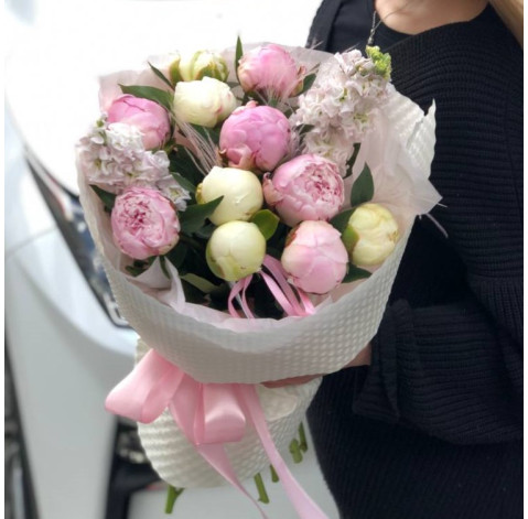 Bouquet of Peonies with mattiola 1 Flower delivery