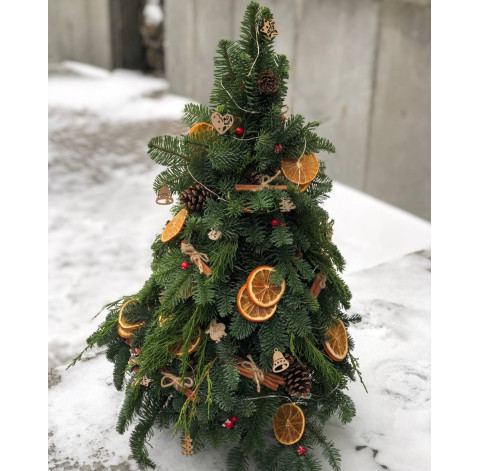 Cinnamon Christmas Tree 2 Flower delivery