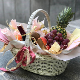 Подарунковий кошик Презент доставка квітів