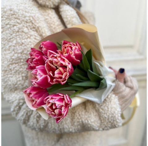 Букет 7 тюльпанів Коламбус 3 доставка квітів