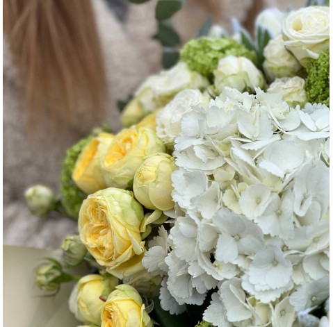 Букет Між вигадкою та снами 4 доставка квітів