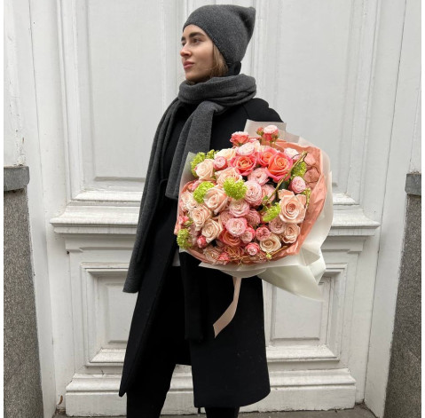 Букет Соковитий персик 3 доставка квітів