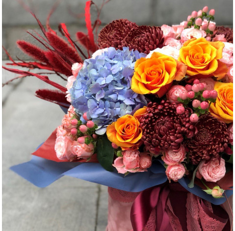 Квіткова композиція Яскрава мить 5 доставка квітів