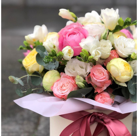 Квіткова композиція Веселка 6 доставка квітів