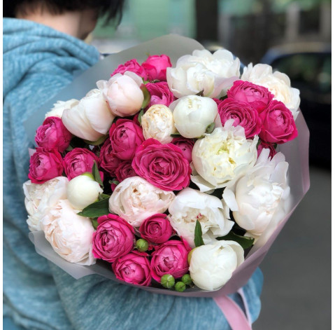 Букет Пионы и розы доставка цветов Букет Пионы и розы 2 доставка цветов