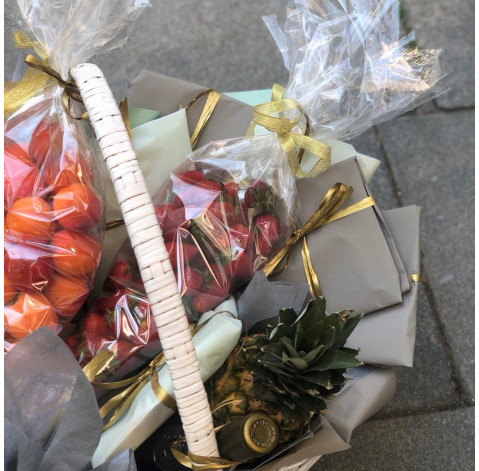 Продуктова корзина Гурман 4 доставка квітів