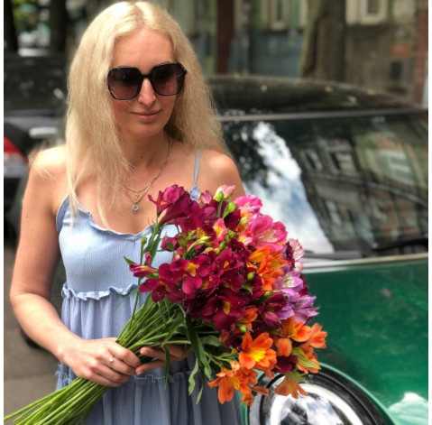 Alstroemeria 3 Flower delivery