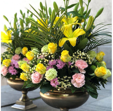 Composition for a funeral ceremony with lilies (in a container) 2 Flower delivery
