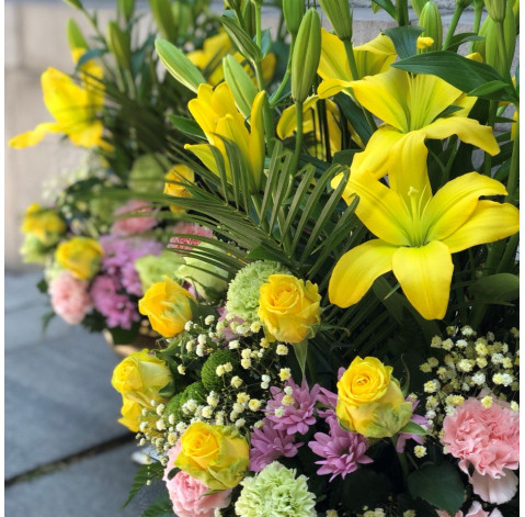 Composition for a funeral ceremony with lilies (in a container) 4 Flower delivery
