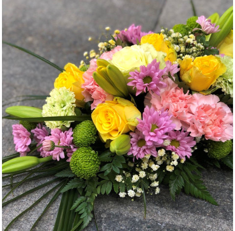 Маленька композиція до жалобноЇ церемонії 4 доставка квітів