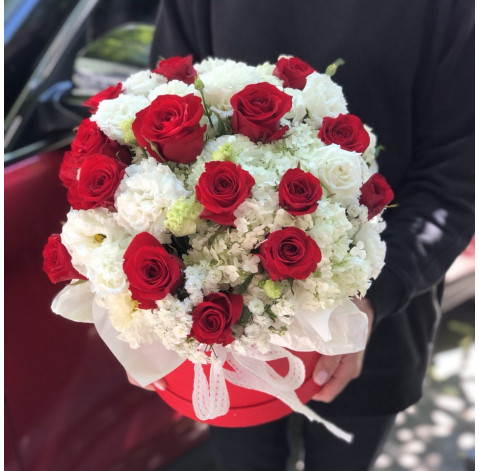 Квіткова композиція Пристрасть 2 доставка квітів